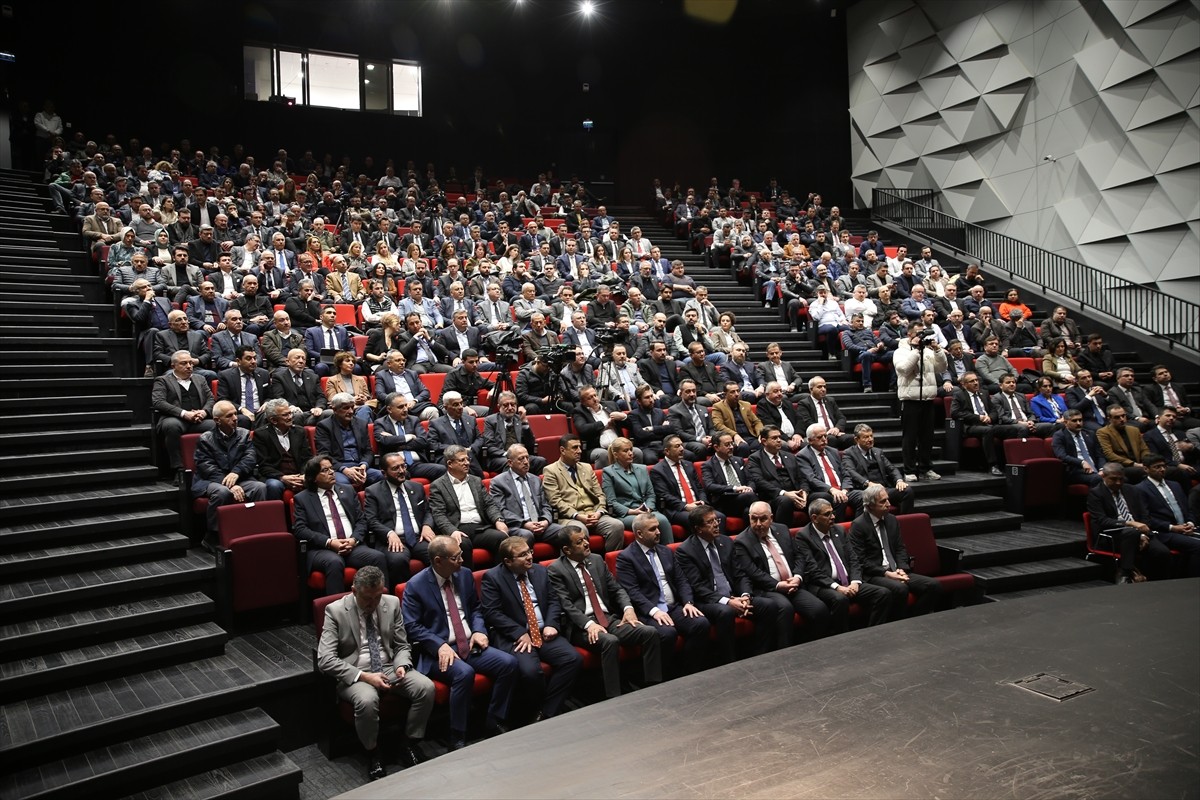 Türkiye Cumhuriyet Merkez Bankası (TCMB) Başkanı Fatih Karahan (sağ 5), Denizli'de Nihat Zeybekci...