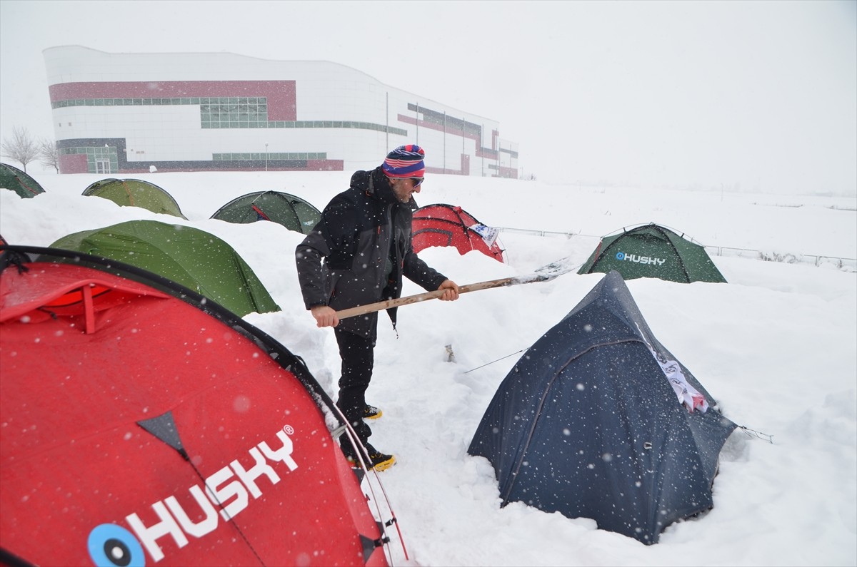 Türkiye Dağcılık Federasyonu (TDF) tarafından Muş'ta düzenlenen "Kış Dağcılık Eğitimi"...