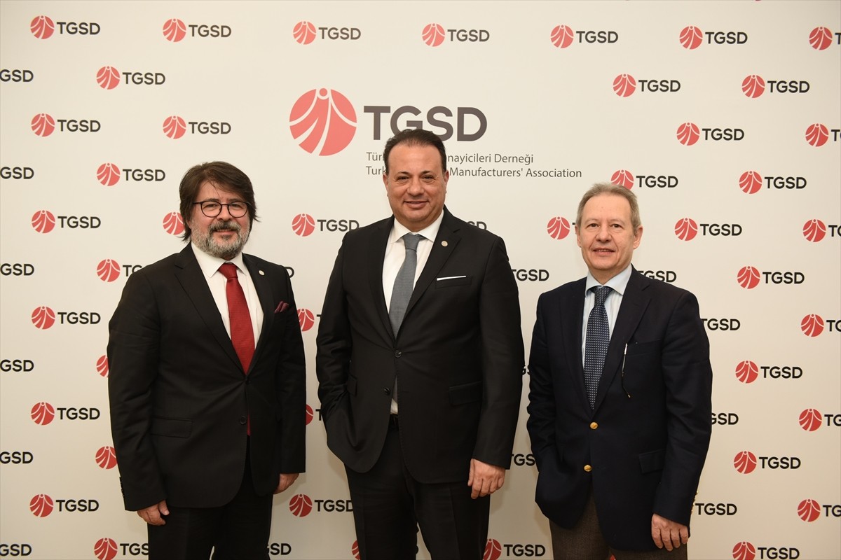 Türkiye Giyim Sanayicileri Derneği (TGSD) müşterek başkanları Ümit Özüren (solda) ve Toygar Narbay...