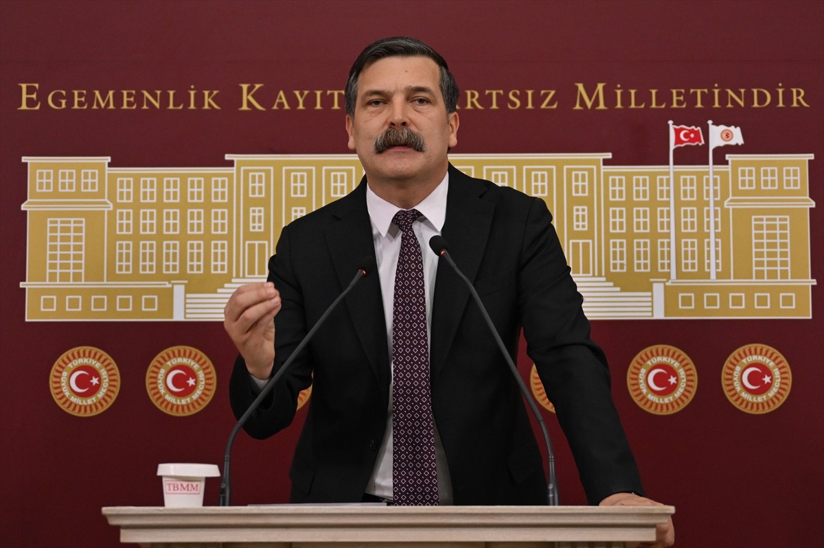 Türkiye İşçi Partisi (TİP) Genel Başkanı Erkan Baş, TBMM'de düzenlediği basın toplantısında...