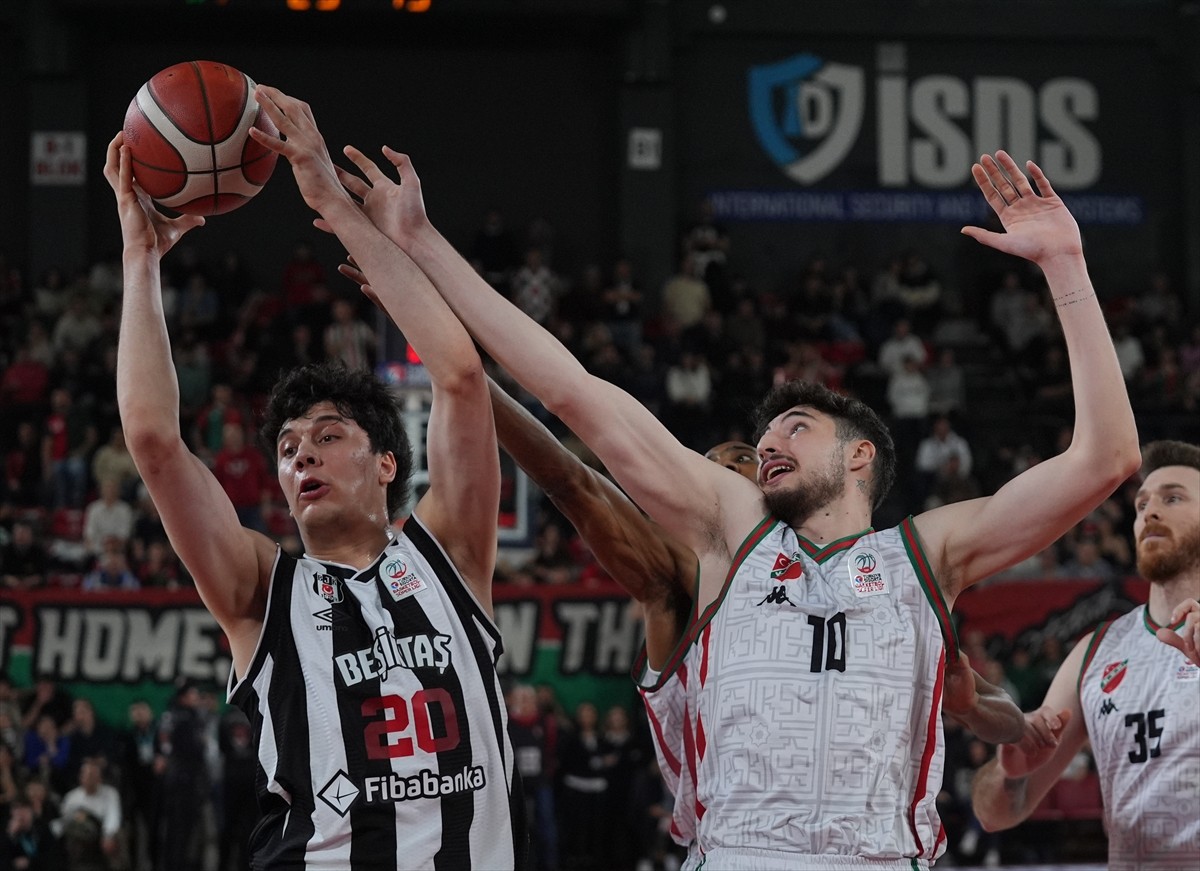 Türkiye Sigorta Basketbol Süper Ligi 19’uncu hafta mücadelesinde Karşıyaka ile Beşiktaş Fibabanka...