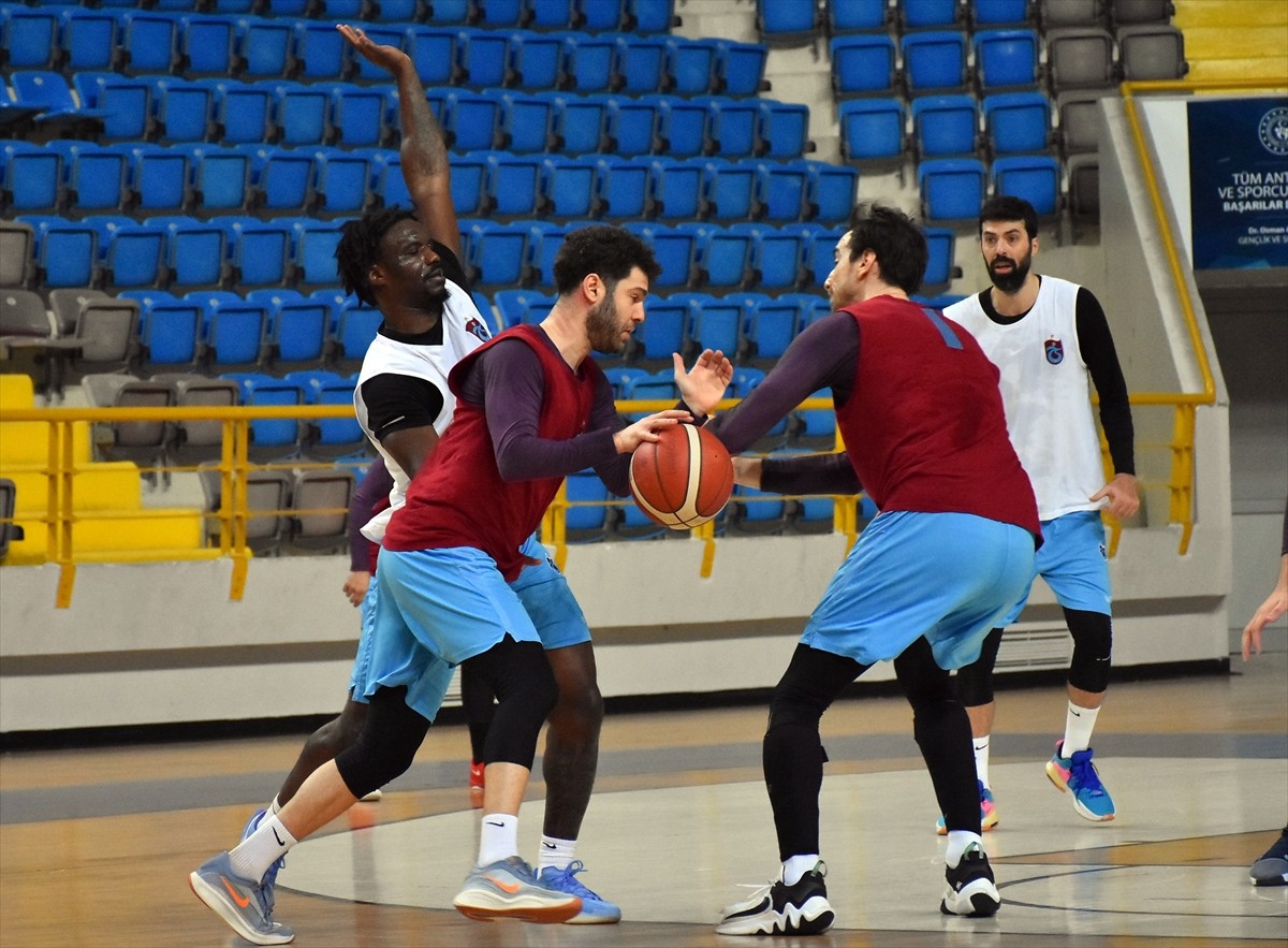 Türkiye Sigorta Türkiye Basketbol Ligi'nde ikinci sırada yer alan Trabzonspor, yarın karşılaşacağı...