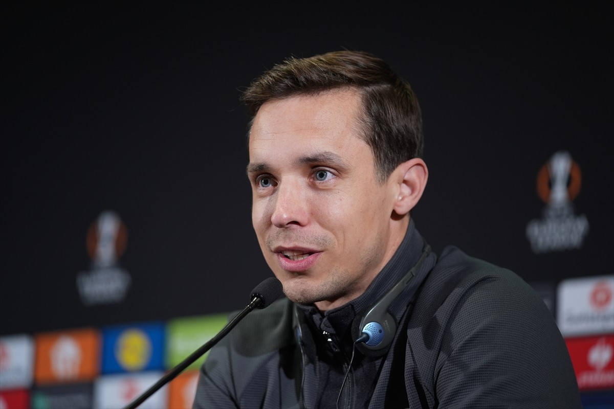 UEFA Avrupa Ligi son 16 play-off turu ilk maçında yarın Fenerbahçe'yle deplasmanda karşılaşacak...