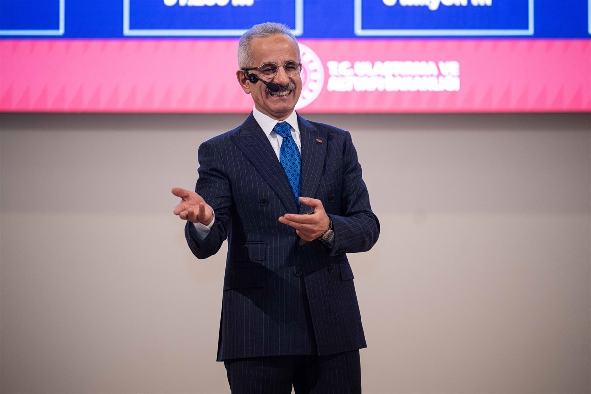 Ulaştırma ve Altyapı Bakanı Abdulkadir Uraloğlu, Gazi Üniversitesi Konser Salonu'nda...