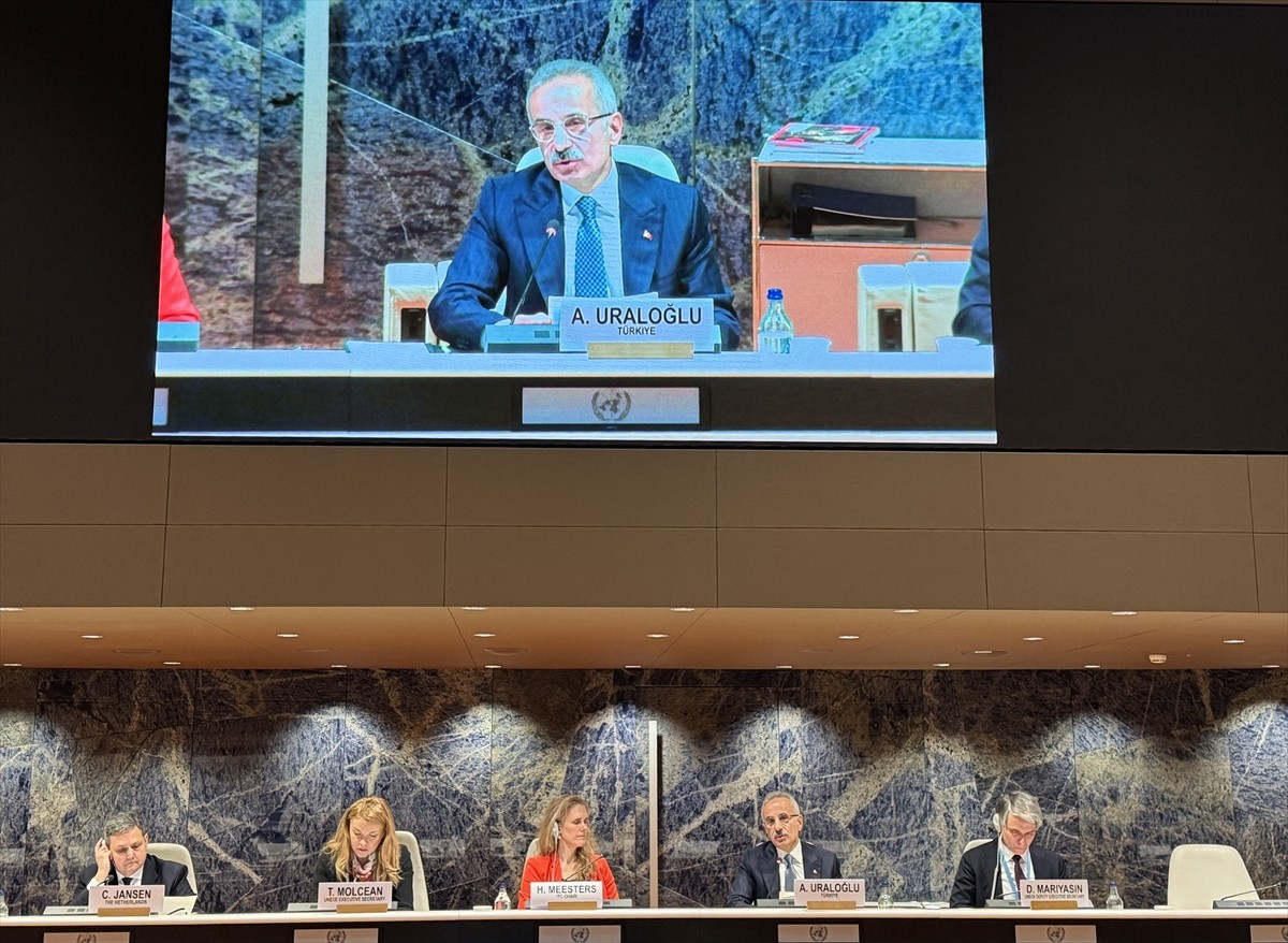 Ulaştırma ve Altyapı Bakanı Abdulkadir Uraloğlu (sağ 2), Birleşmiş Milletler Avrupa Ekonomik...