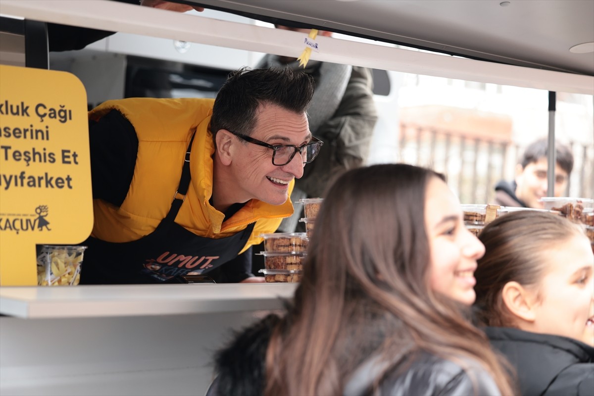 VakıfBank Kulübü, çocukluk çağı kanser hastalıklarına dikkat çekmek için Kanserli Çocuklara Umut...