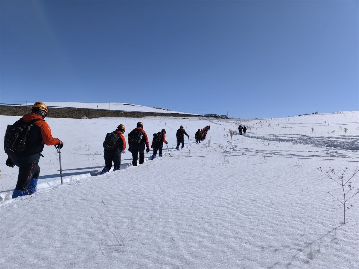 Van'da Afet ve Acil Durum İl Müdürlüğü (AFAD) koordinesinde, farklı illerden gelen personele...