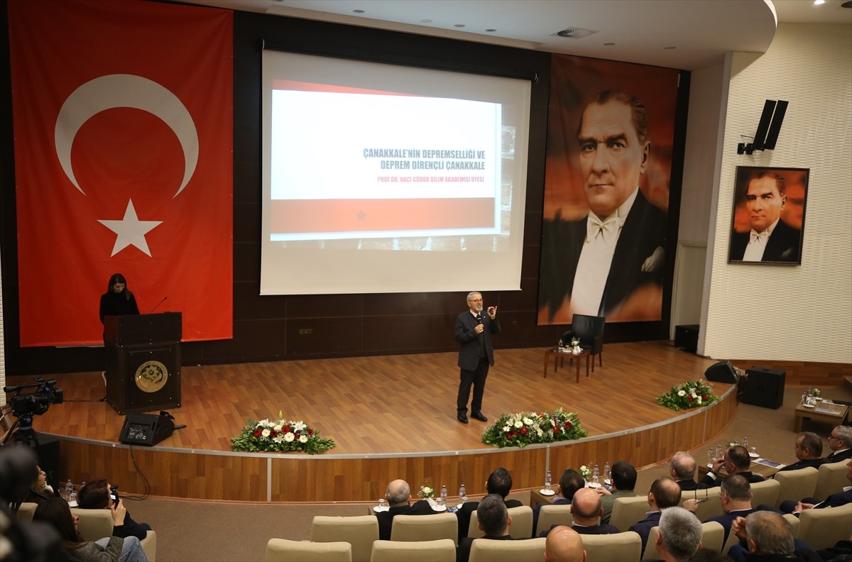 Yer bilimci Prof. Dr. Naci Görür, Çanakkale Ticaret ve Sanayi Odasınca düzenlenen "Çanakkale'nin...