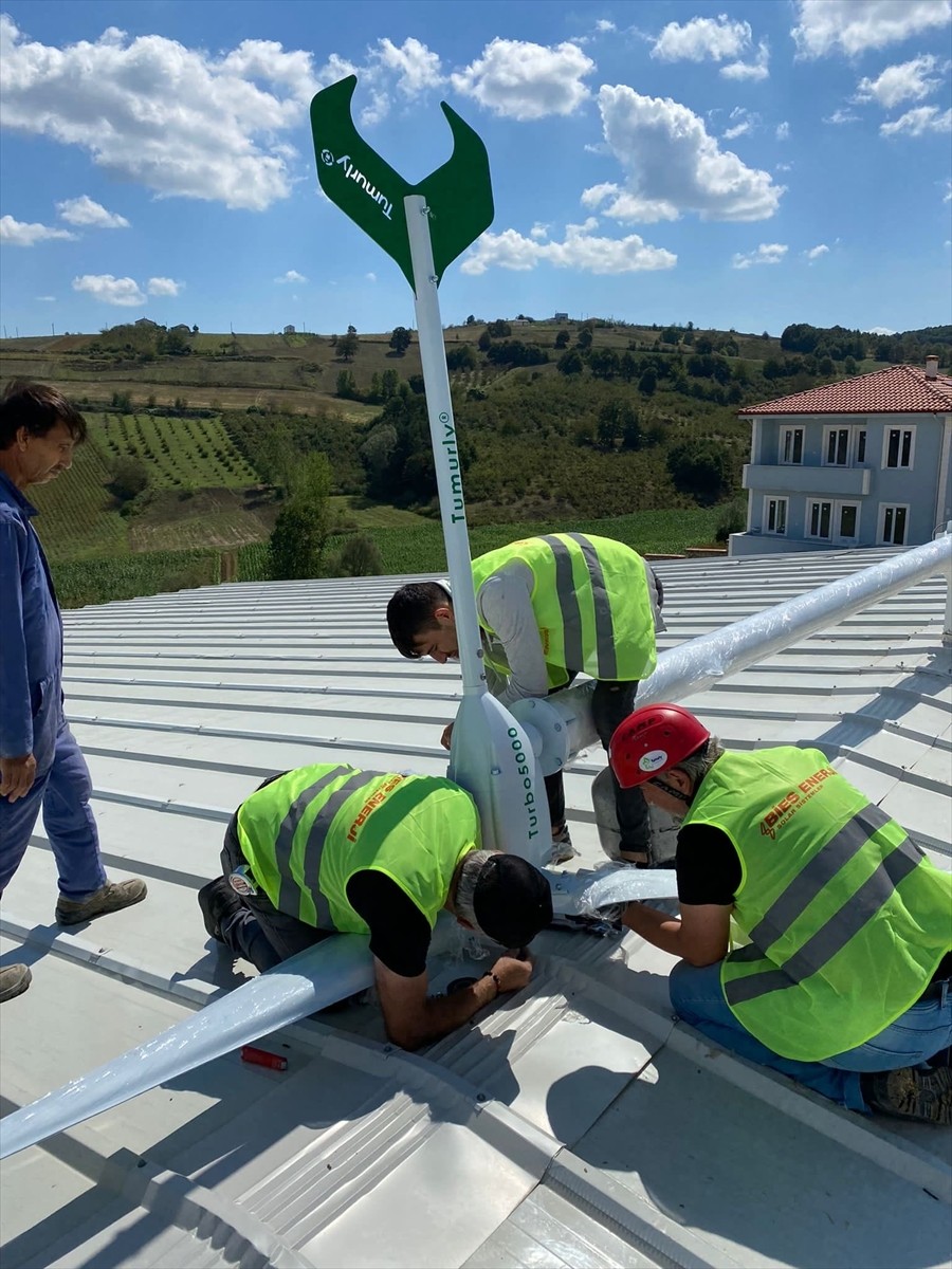 Yeşil ve sürdürülebilir unsuruyla yenilenebilir enerjinin en büyük payından biri olan rüzgar...