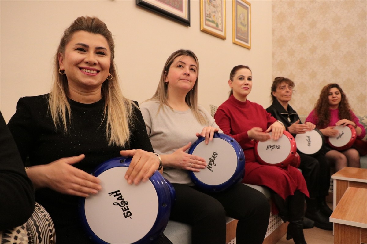 Yozgat Bozok Üniversitesi bünyesinde kurdukları Türk Sanat Müziği ve Perküsyon Grubu'nda bir araya...
