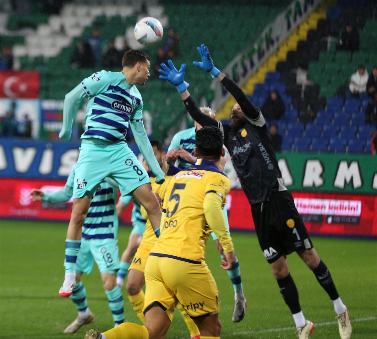 Ziraat Türkiye Kupası A Grubu ikinci hafta maçında Çaykur Rizespor ile MKE Ankaragücü  karşılaştı....