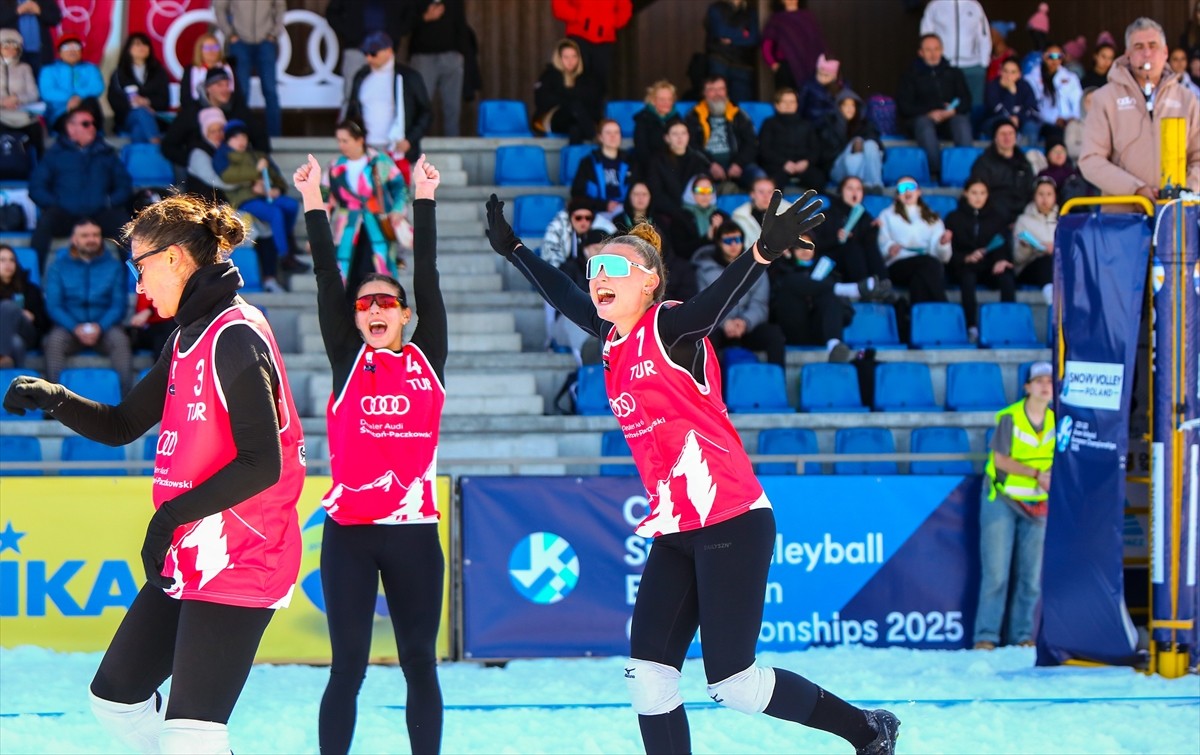 20 Yaş Altı Kadın Kar Voleybolu Milli Takımı, namağlup Avrupa şampiyonluğuna ulaştı.