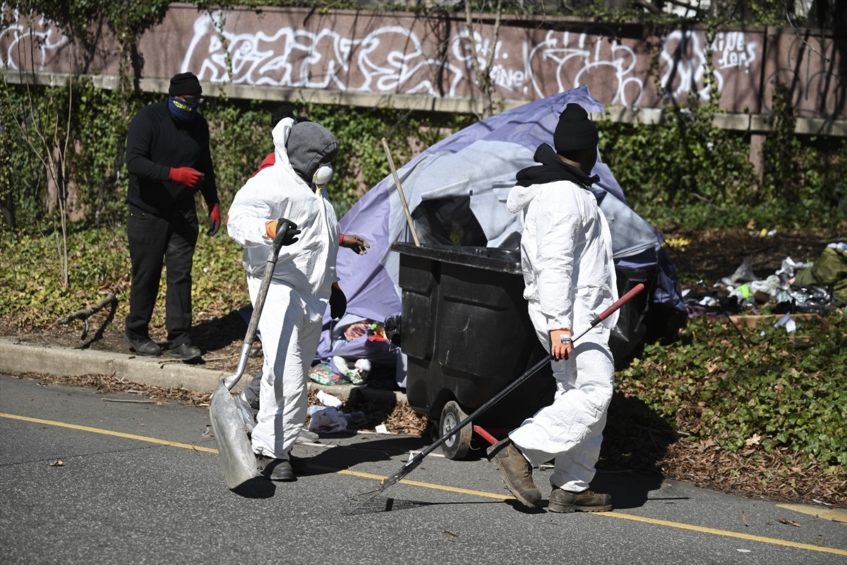 ABD Başkanı Donald Trump'ın, başkent Washington'daki "evsiz kamplarının" kaldırılması uyarısının...