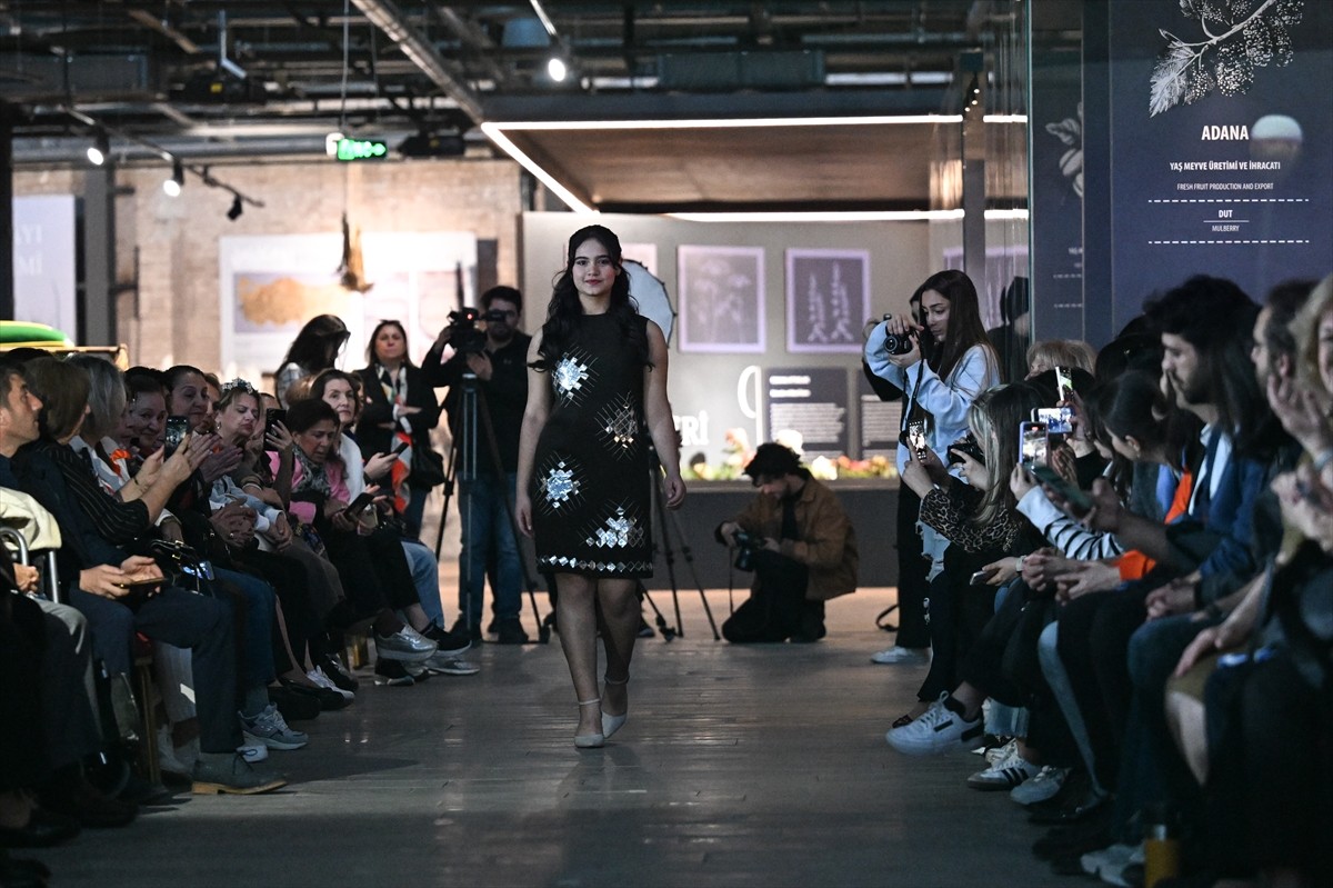 Adana'da, 18-14 Mart Yaşlılara Saygı Haftası etkinlikleri kapsamında "Annemin Sandığından...