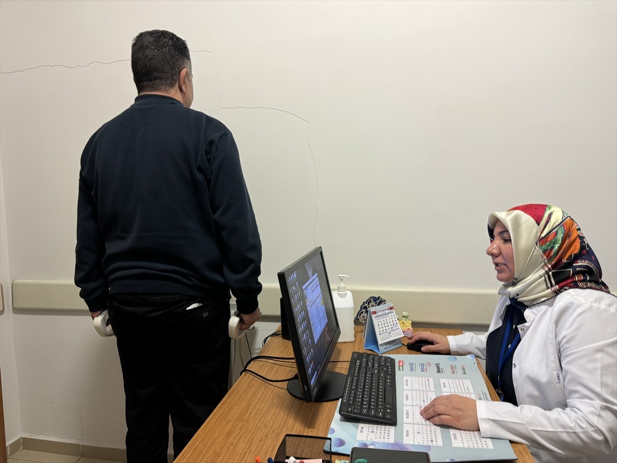 Ağrı Eğitim ve Araştırma Hastanesi'nde 7 yıldır hizmet veren obezite merkezinden yararlanan...