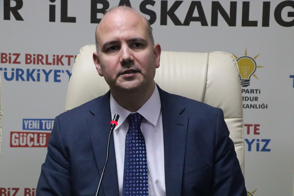 AK Parti Genel Başkan Yardımcısı Ömer İleri (sağda), AK Parti Burdur İl Başkanlığı'nı ziyaret...