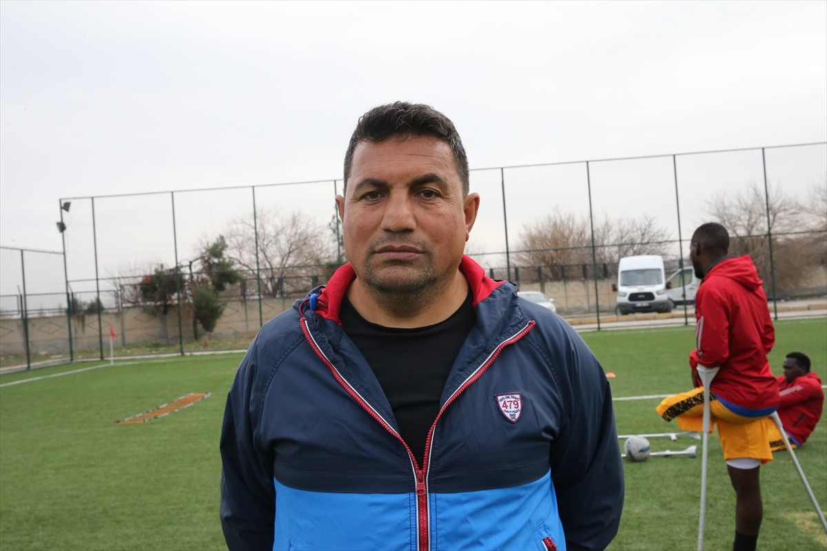 Ampute Futbol Süper Ligi'nde mücadele eden Şanlıurfa ekibi DEPSAŞ Enerji'nin 13 yaşındaki kalecisi...