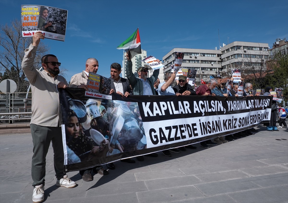 Ankara Filistin Dayanışma Platformu (ANFİDAP) üyeleri, Refah Sınır Kapısı'nın açılmamasına tepki...