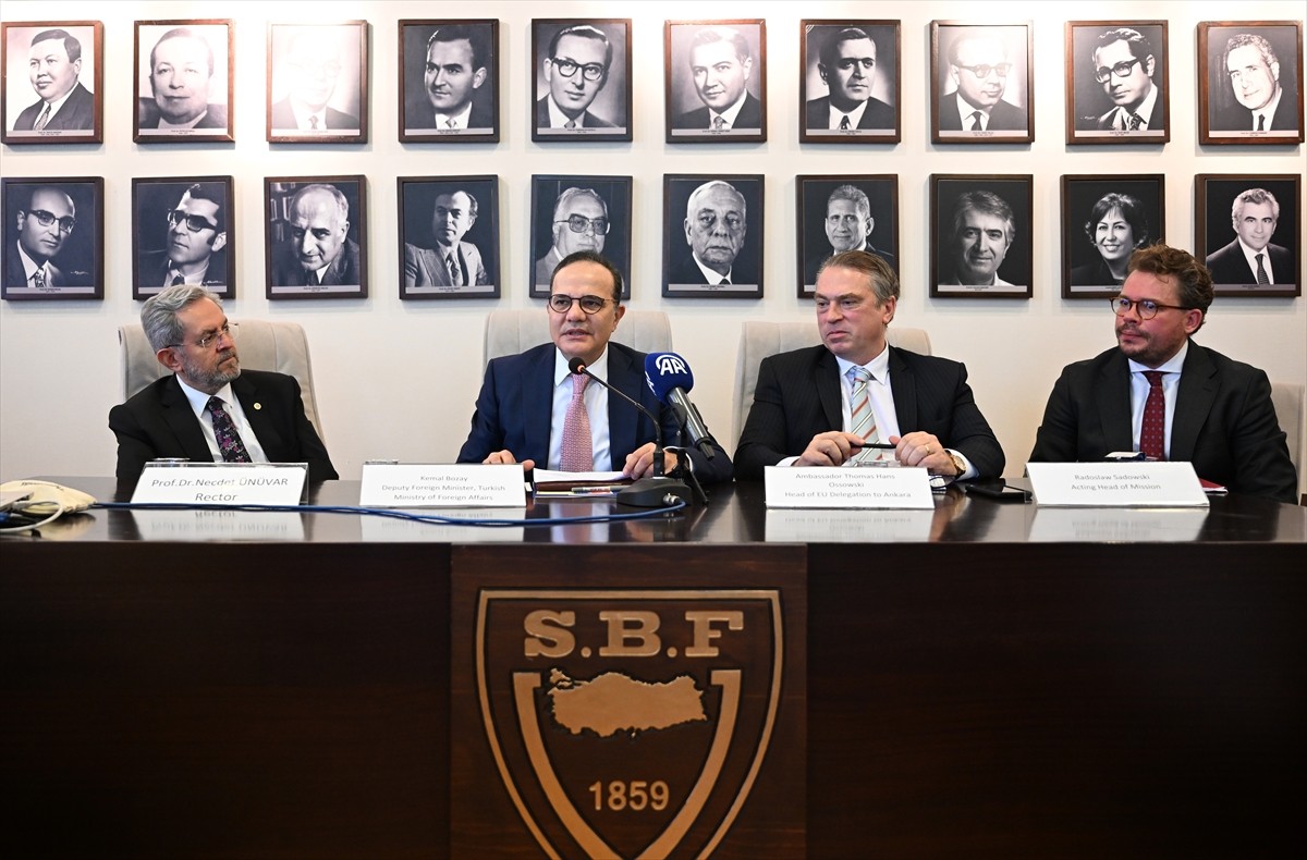 Ankara Üniversitesi (AÜ) Avrupa Toplulukları Araştırma ve Uygulama Merkezi (ATAUM) ile Polonya'nın...