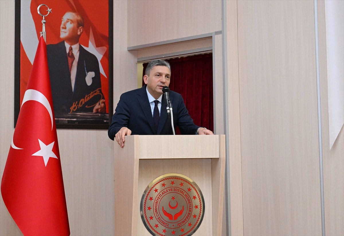 Antalya'da 18 Mart Şehitleri Anma Günü ve Çanakkale Deniz Zaferi'nin 110. yıl dönümü anma...