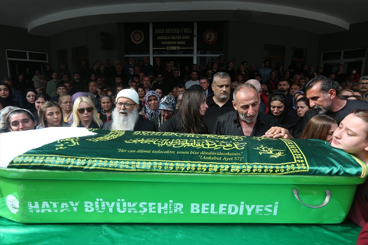 Antalya'da 2 ay önce evlendiği meslektaşı tarafından öldürülen kadın hemşirenin cenazesi, Hatay'ın...