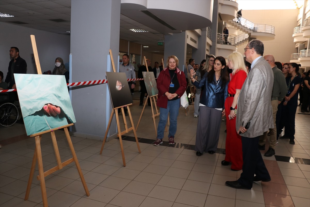 Antalya'da, Akdeniz Üniversitesi Hastanesinde, 14 Mart Tıp Bayramı dolayısıyla "Hekim Gözüyle...