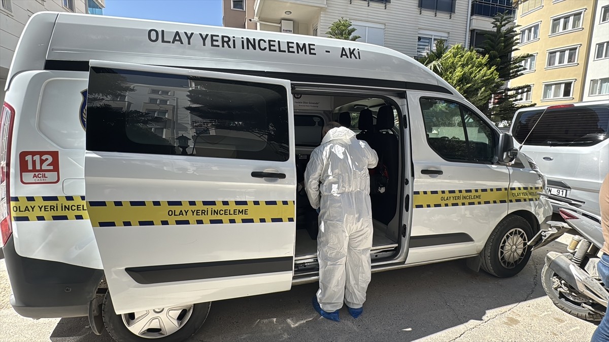 Antalya'nın Konyaaltı ilçesinde tartıştığı oğlu tarafından bıçaklanan baba hayatını kaybetti....