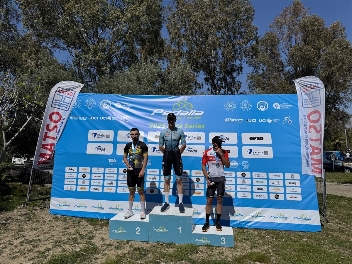 Antalya'nın Manavgat ilçesinde düzenlenen Pedalia Uluslararası Profesyonel Yol Bisiklet...