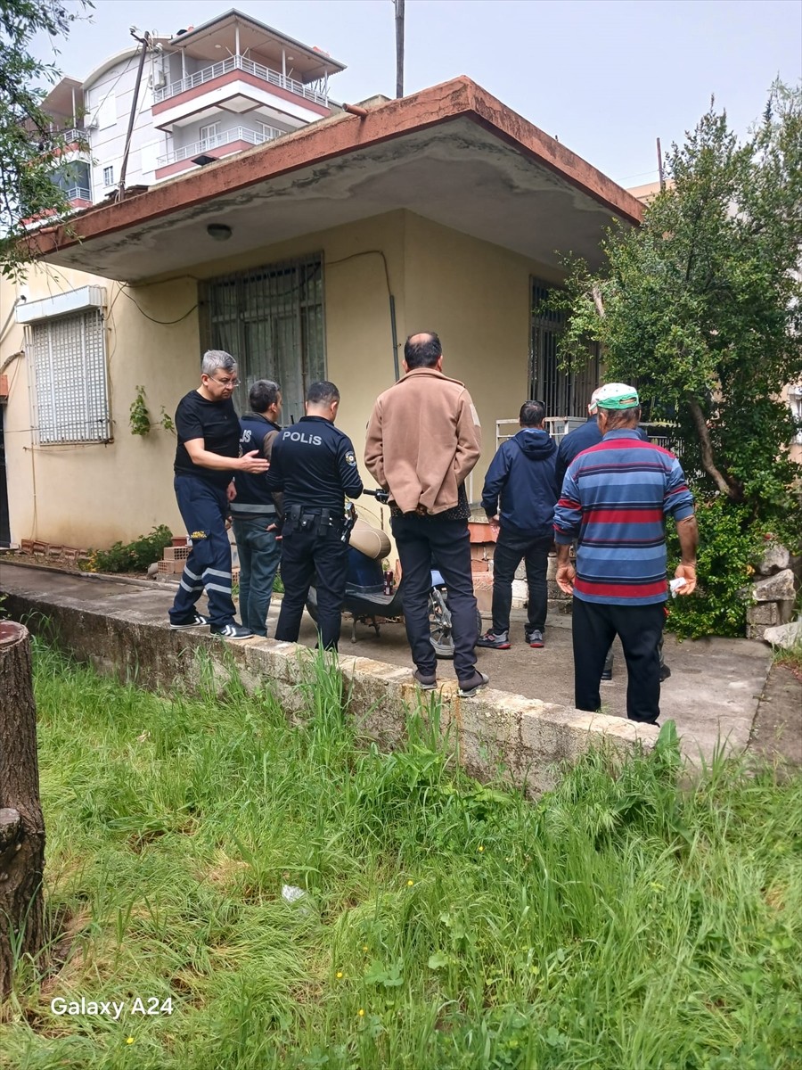 Antalya'nın Serik ilçesinde babasının evini ateşe verip, itfaiye ve polis ekiplerine zorluk...