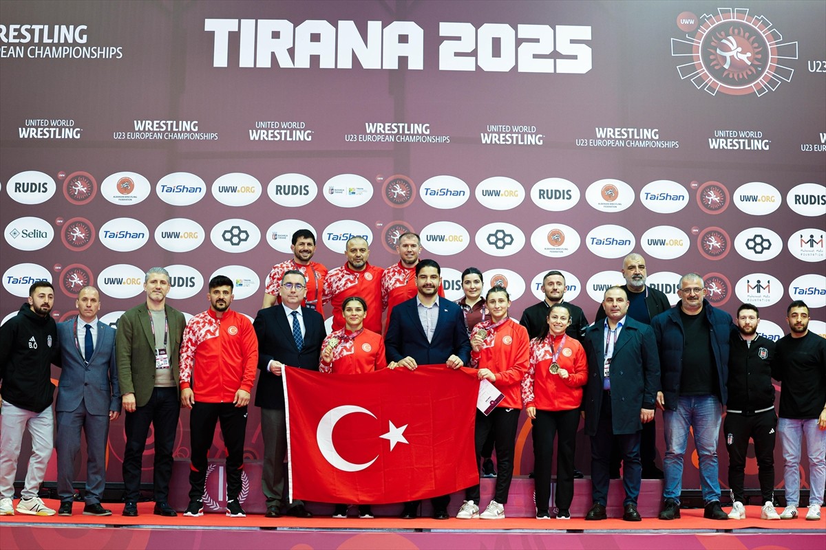 Arnavutluk'ta devam eden 23 Yaş Altı Avrupa Güreş Şampiyonası'nın dördüncü gününde kadın milli...