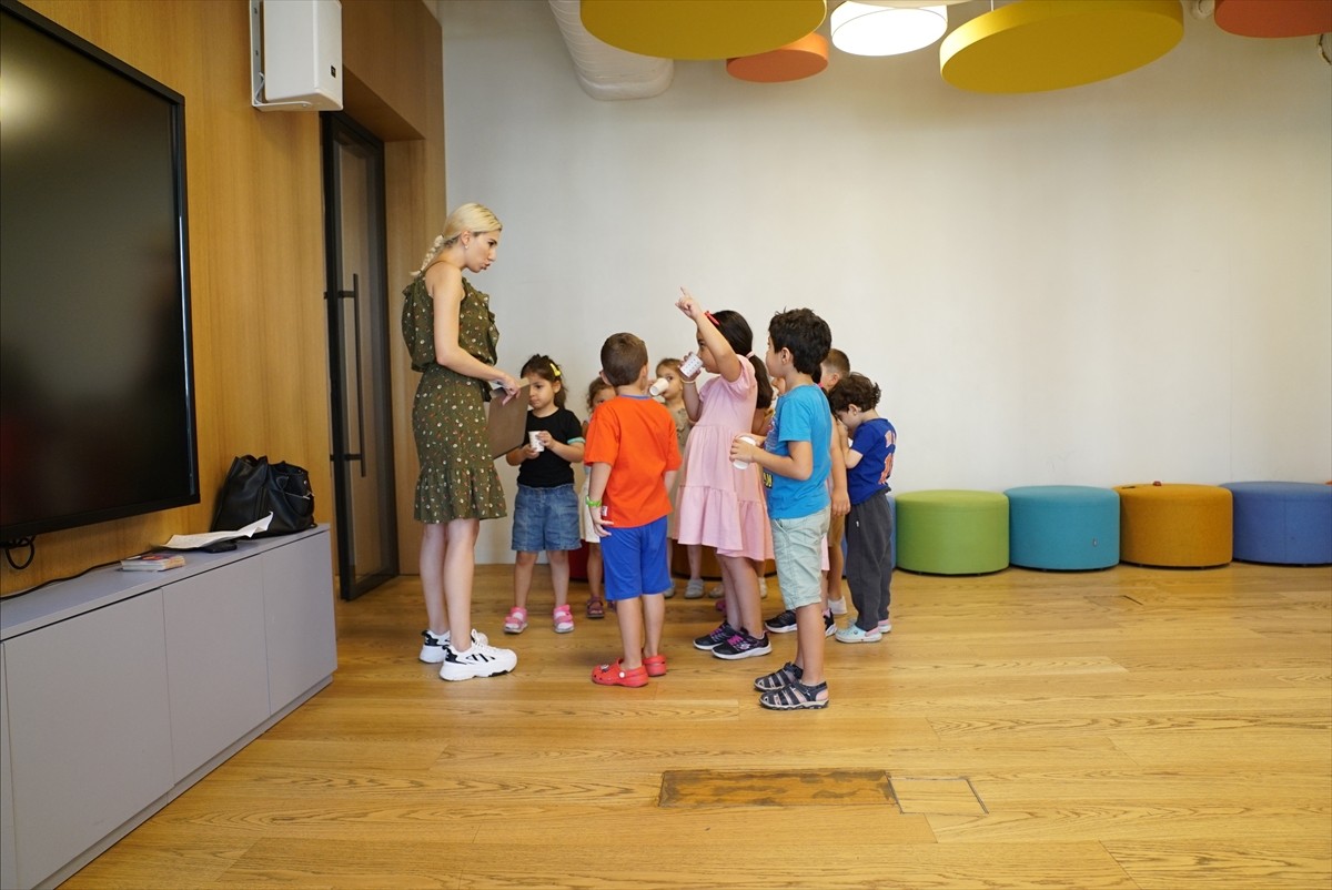 Atatürk Kültür Merkezi'nde (AKM) yer alan AKM Çocuk Sanat Merkezi, ara tatilde çocuklara özel...