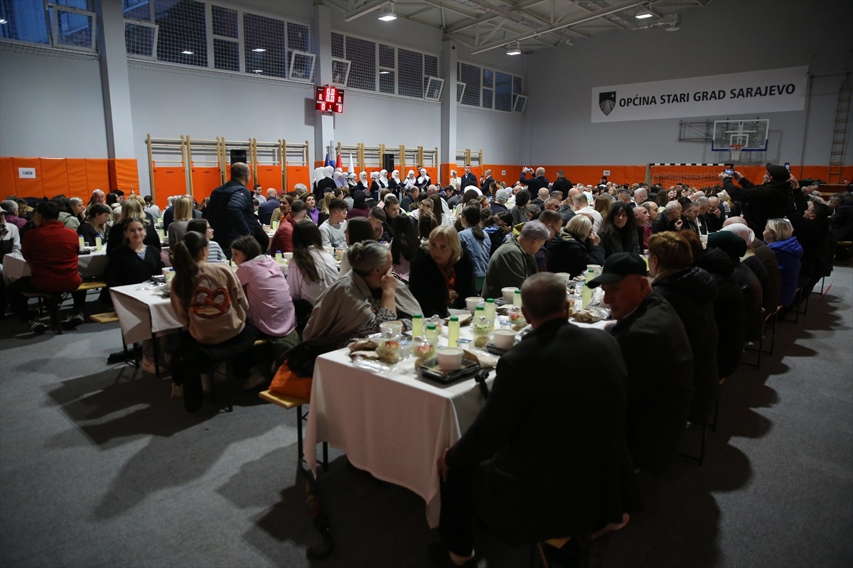 Bağcılar Belediyesi, Bosna Hersek'in başkenti Saraybosna'da, "kardeşlik iftarı" düzenlendi. Edhem...