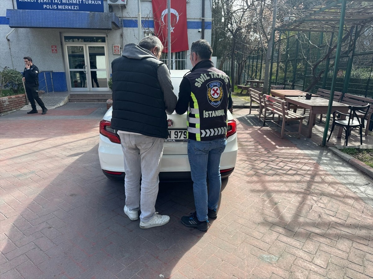 Bahçelievler'de tartıştığı araç sürücüsünü tehdit eden sürücüye para cezası kesildi.