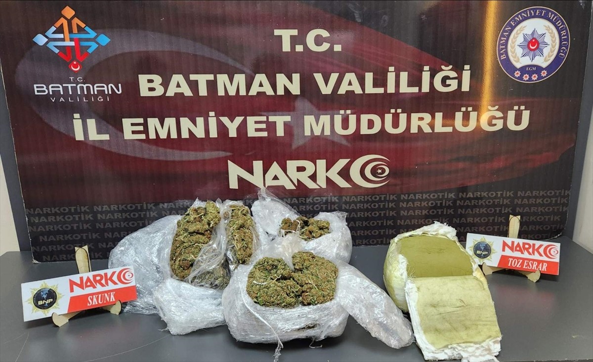 Batman'da düzenlenen uyuşturucu operasyonunda gözaltına alınan şüpheli tutuklandı. Operasyonda 2...