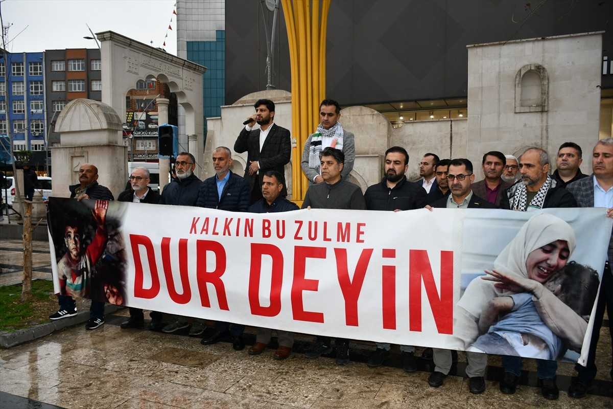 Batman'da, İsrail'in Gazze’ye yönelik saldırılarına karşı protesto düzenlendi. Sivil toplum...