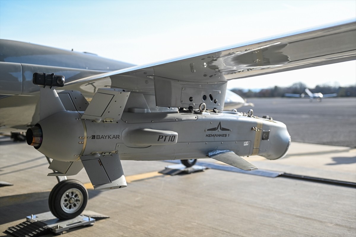 Baykar'ın milli ve özgün olarak geliştirdiği KEMANKEŞ 1 Yapay Zeka Tabanlı Mini Seyir Füzesi...