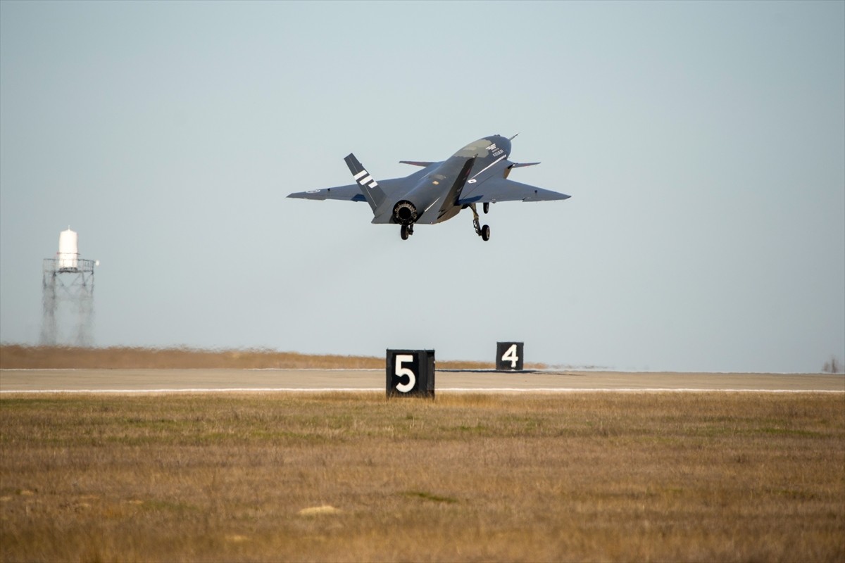 Baykar tarafından milli ve özgün olarak geliştirilen Türkiye'nin ilk insansız savaş uçağı...