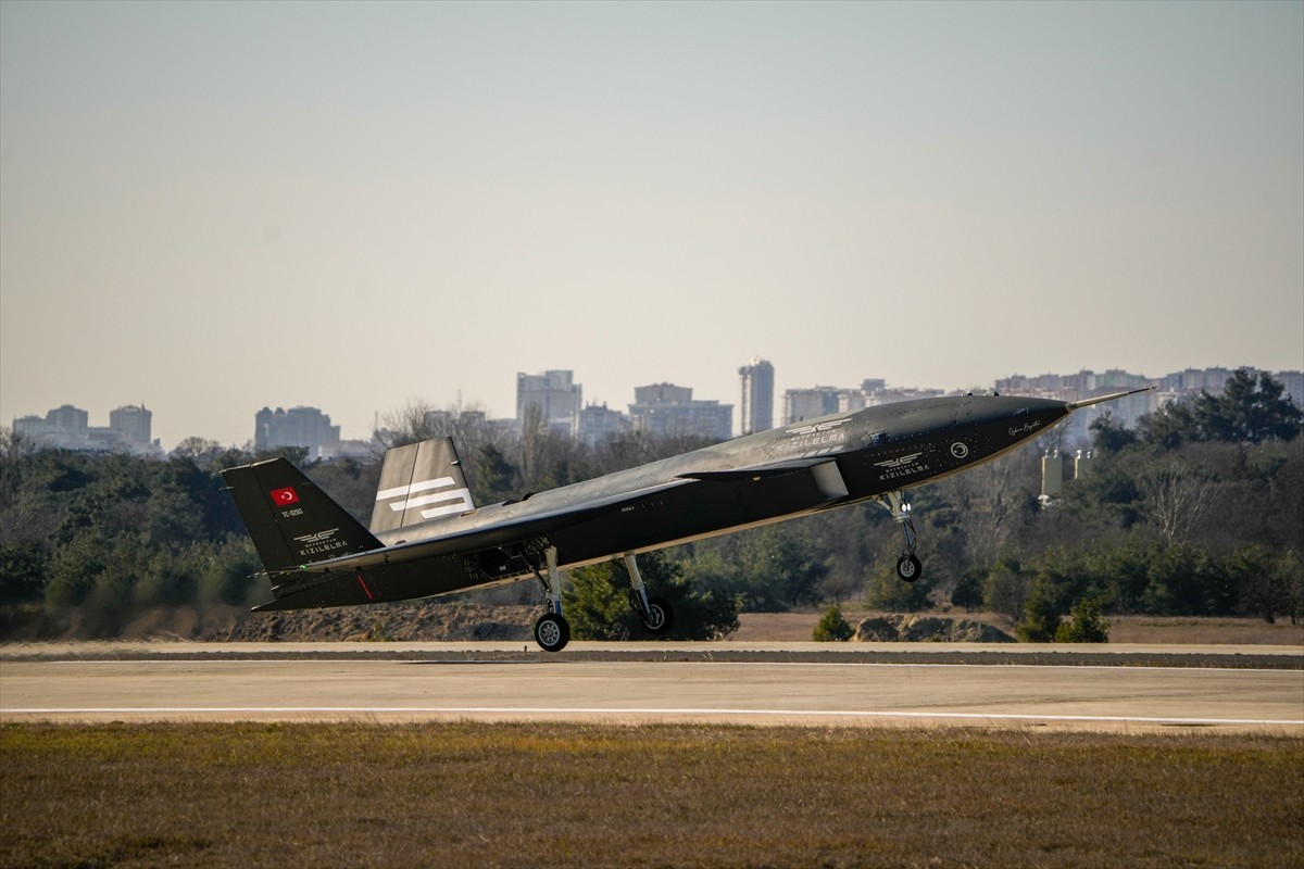 Baykar tarafından milli ve özgün olarak geliştirilen Türkiye'nin ilk insansız savaş uçağı...