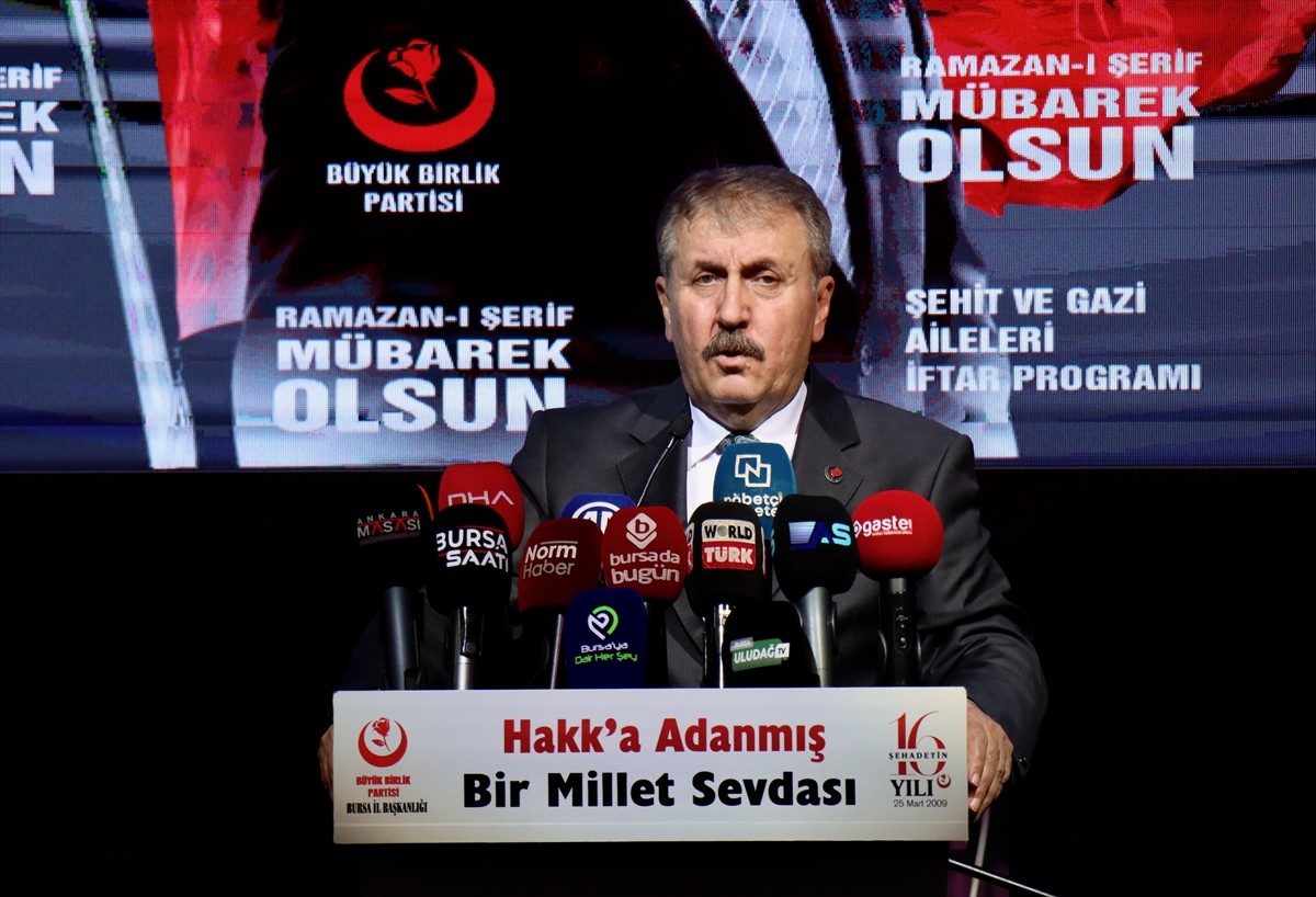 BBP Genel Başkanı Mustafa Destici, Bursa'da bir düğün salonunda partisinin Bursa İl Başkanlığı...