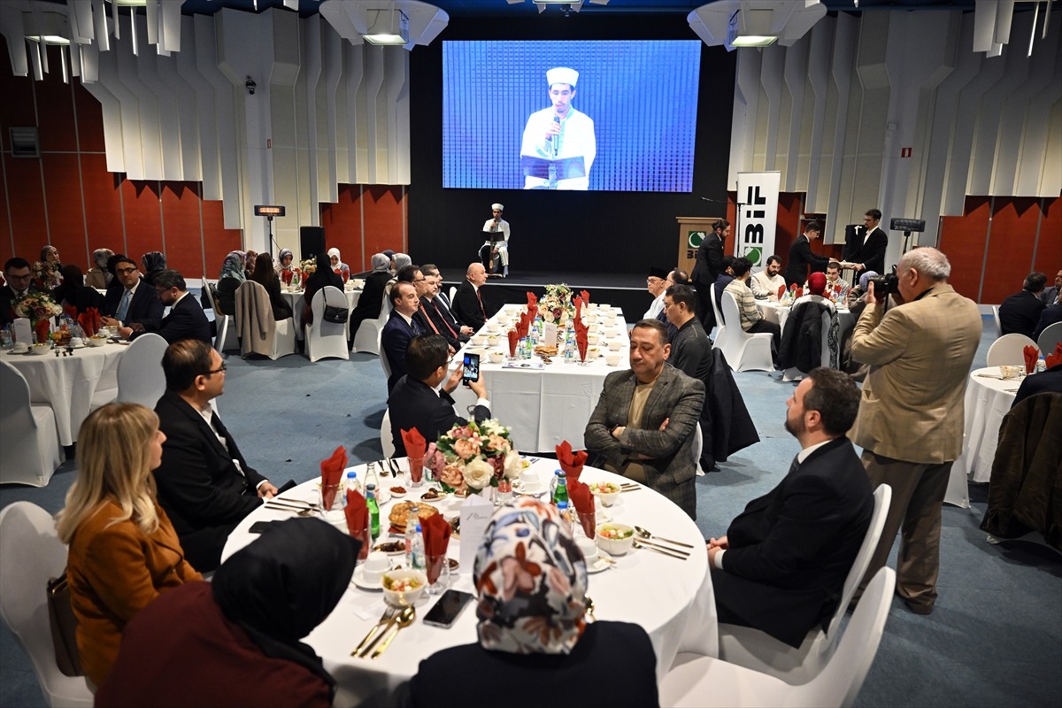 Belçika İslam Federasyonu, başkent Brüksel'de iftar programı düzenledi. Federasyon Başkanı...
