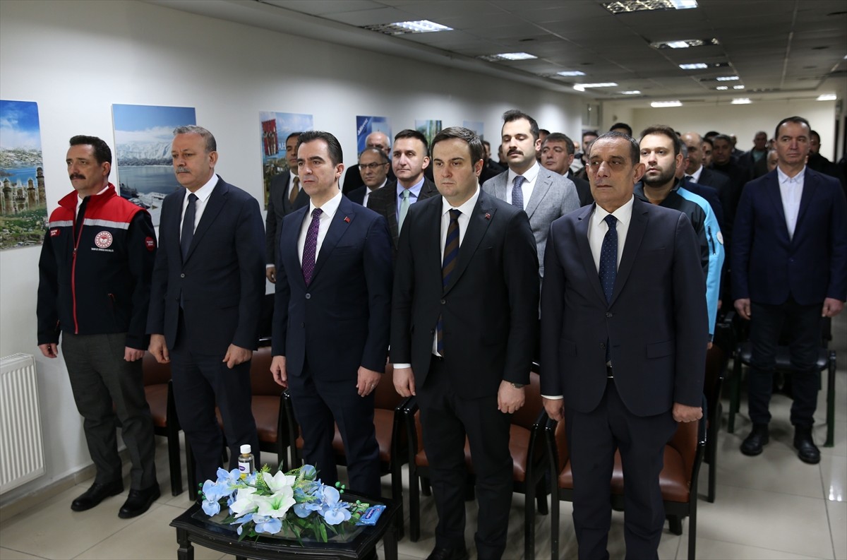 Bitlis'in yüksek rakımlı verimli yaylalarına bırakılan kovanlardan elde edilen bal, Türk Patent ve...