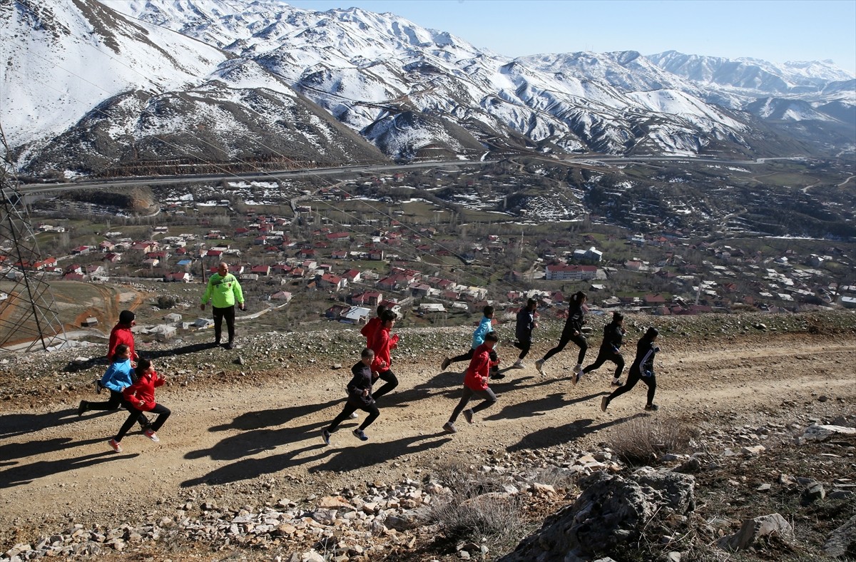 Bitlis'te 30 yılda çok sayıda sporcu yetiştiren ve 50'sini milli takıma kazandıran 60 yaşındaki...