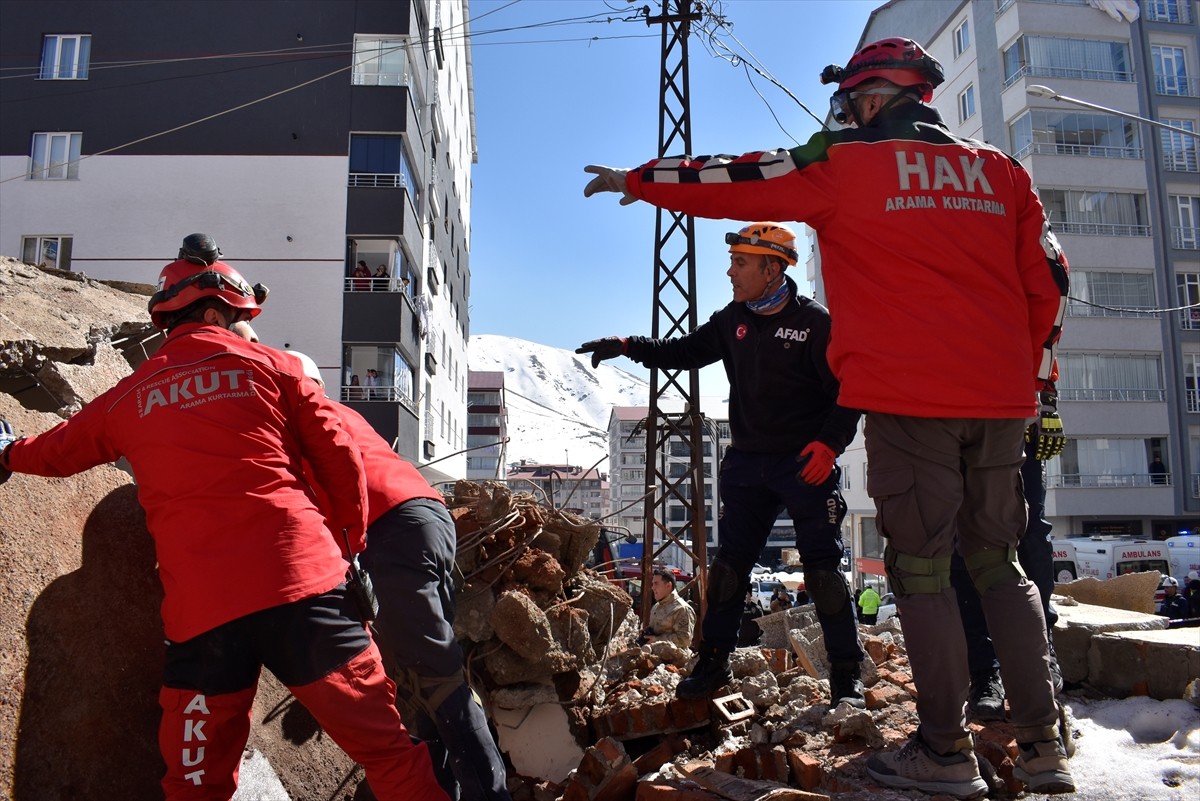 Bitlis'te arama kurtarma ekiplerinin katılımıyla deprem tatbikatı gerçekleştirildi. İl Afet ve...