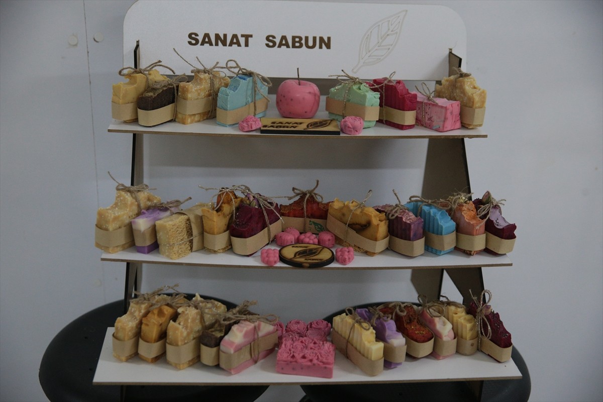 Bolu İzzet Baysal Mesleki ve Teknik Anadolu Lisesi öğrencileri, geri dönüşüm farkındalığı...