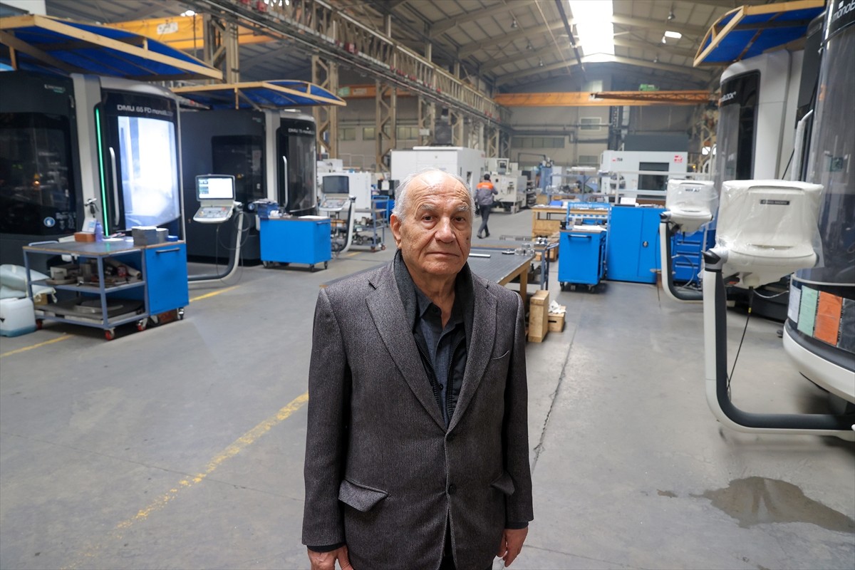 Bursa'da küçük bir sermayeyle, marangozluk makineleri üretimiyle sanayiye giren iş insanı Erol...