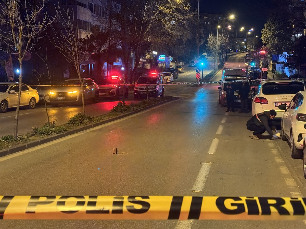 Bursa'nın Nilüfer ilçesinde çıkan silahlı kavgada 1 kişi ağır yaralandı.