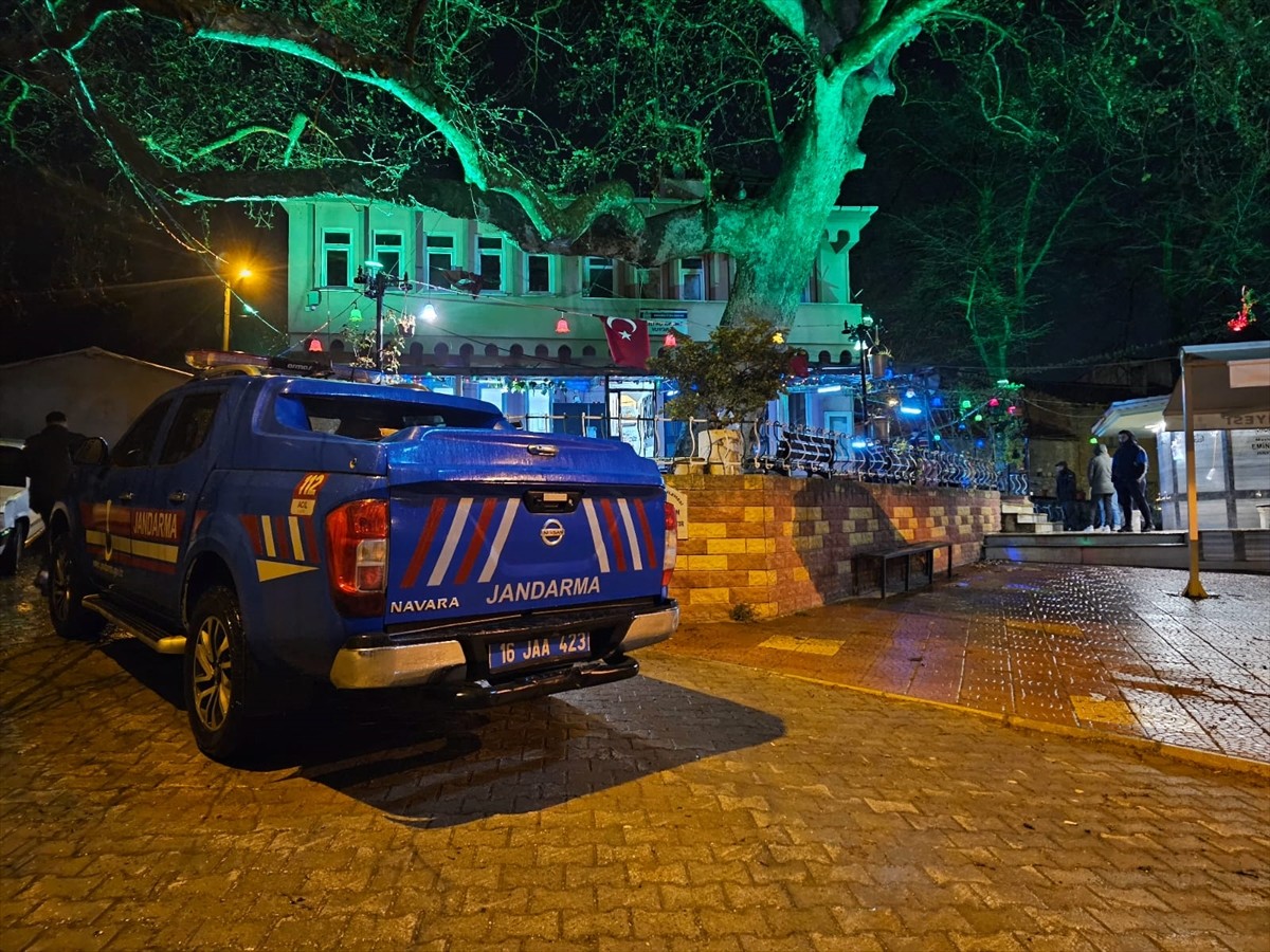 Bursa'nın Orhangazi ilçesinde, silahlı kavgada ağır yaralanan kişi hastaneye kaldırıldı. Polis...