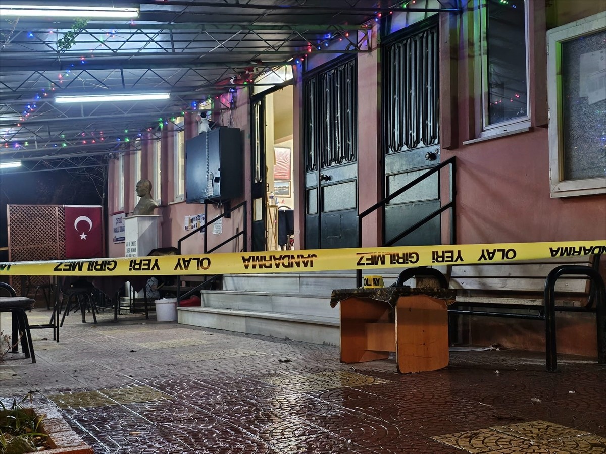 Bursa'nın Orhangazi ilçesinde, silahlı kavgada ağır yaralanan kişi hastaneye kaldırıldı. Polis...
