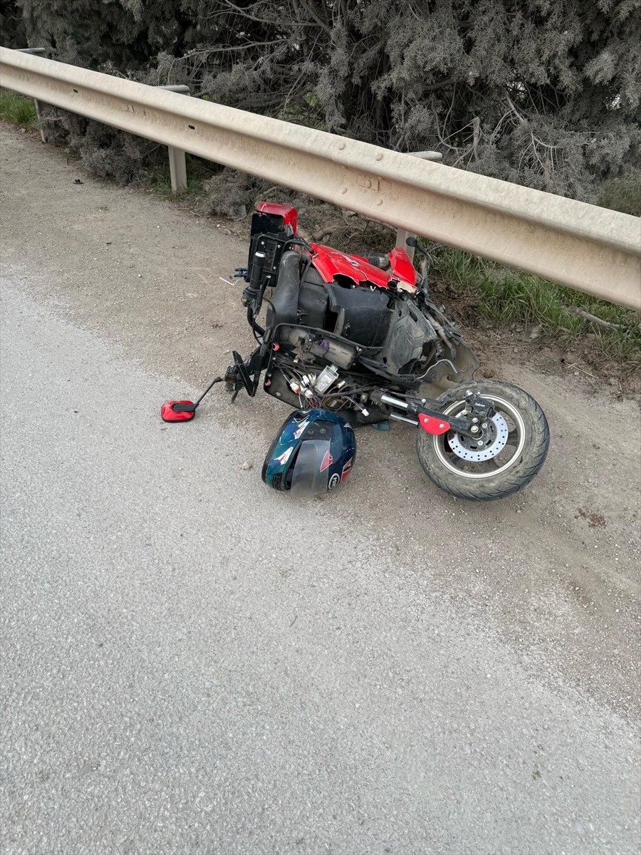 Bursa'nın Yenişehir ilçesinde otomobille çarpışan motosikletin sürücüsü hayatını...