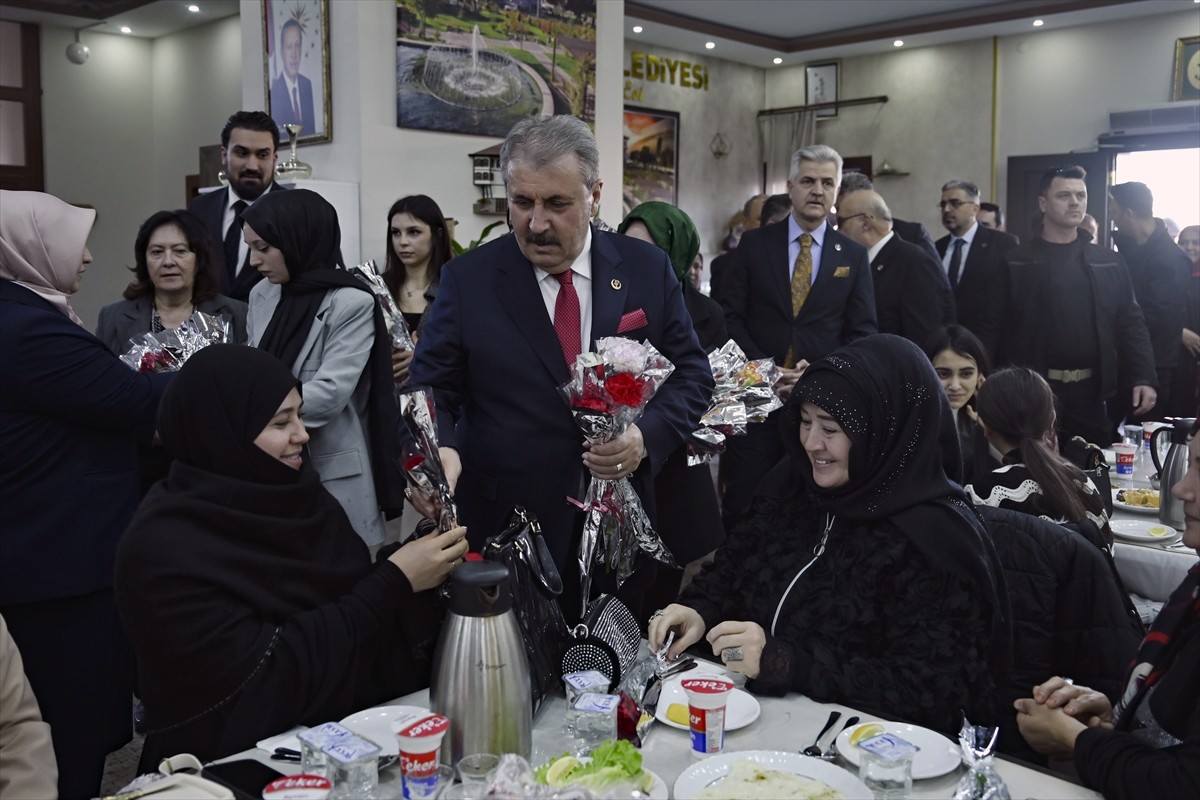 Büyük Birlik Partisi (BBP) Genel Başkanı Mustafa Destici, partisinin 8 Mart Dünya Kadınlar Günü...